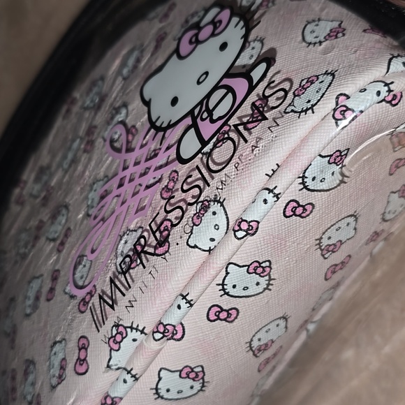 NEW!! Impressions Vanity - Hello Kitty Clutch Set - Picture 4 of 5